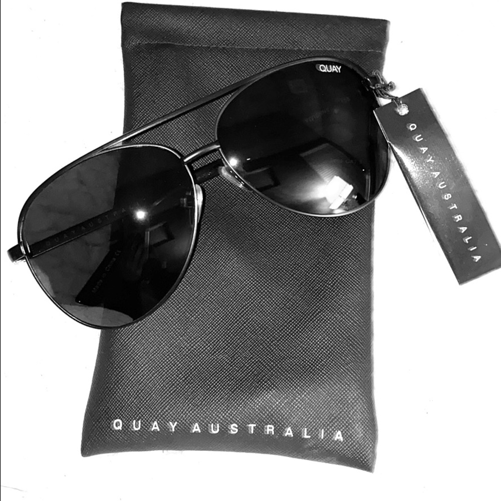 NWT Quay black unisex aviators